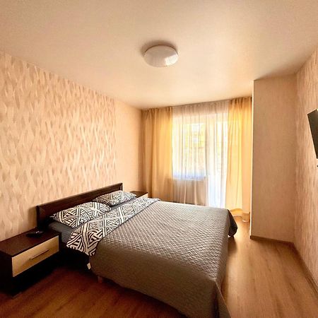Flat Lägenhet Uzjhorod Exteriör bild